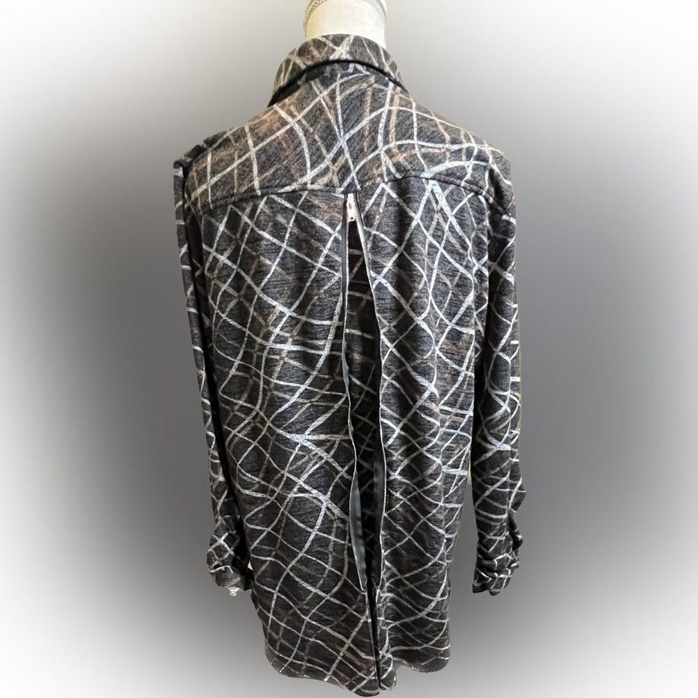 Boho Chic Brand women long sleeve shirt. Button up with unique zipper in back XL